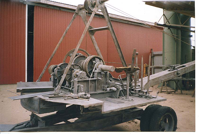 Koneisto hiekkapuhalluksen jälkeen. Kuva Veikko Mäenhovi.