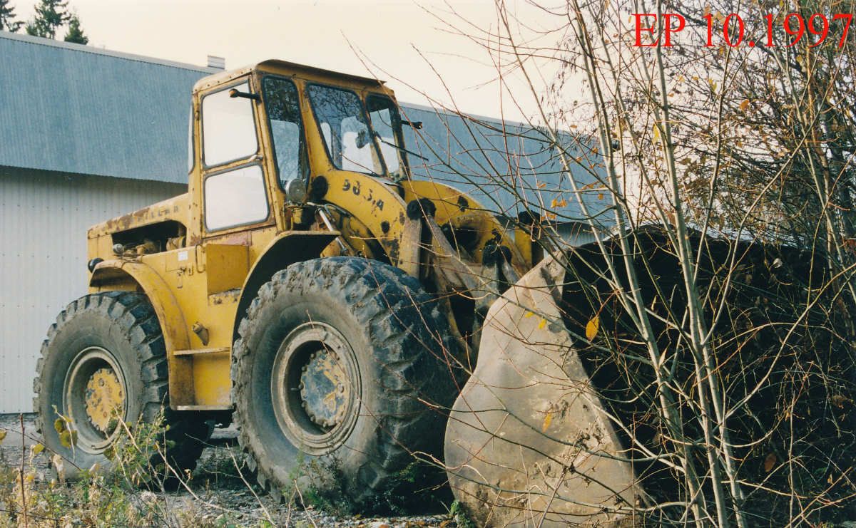 Caterpillar 966A ja 4m3 kauha keulilla, äänimaailma upea kun konetta läksytti multakasalla kuormaa tehdessä.