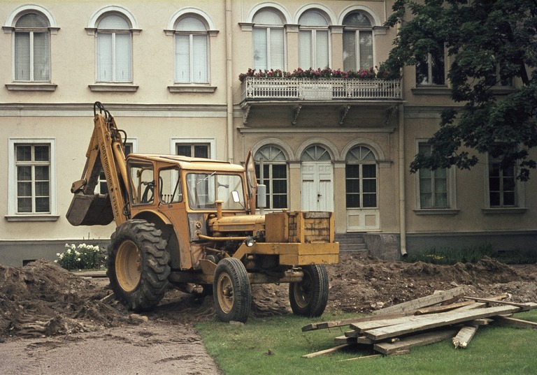 Hakasalmen huvila, korjaustyö käynnissä vuonna 1967. Kuva: Grünberg Constantin, Helsingin kaupunginmuseo.