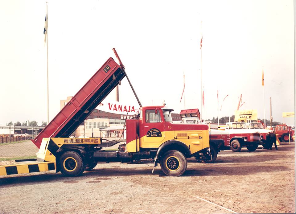 Hallenbergin_erikoiskuljetus2.jpg
