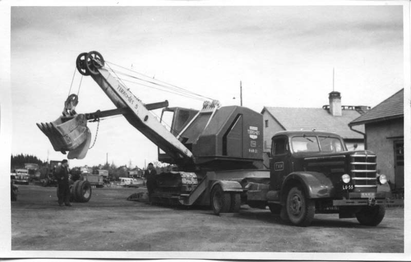 Teräsmies ja TVH lavetti.jpg