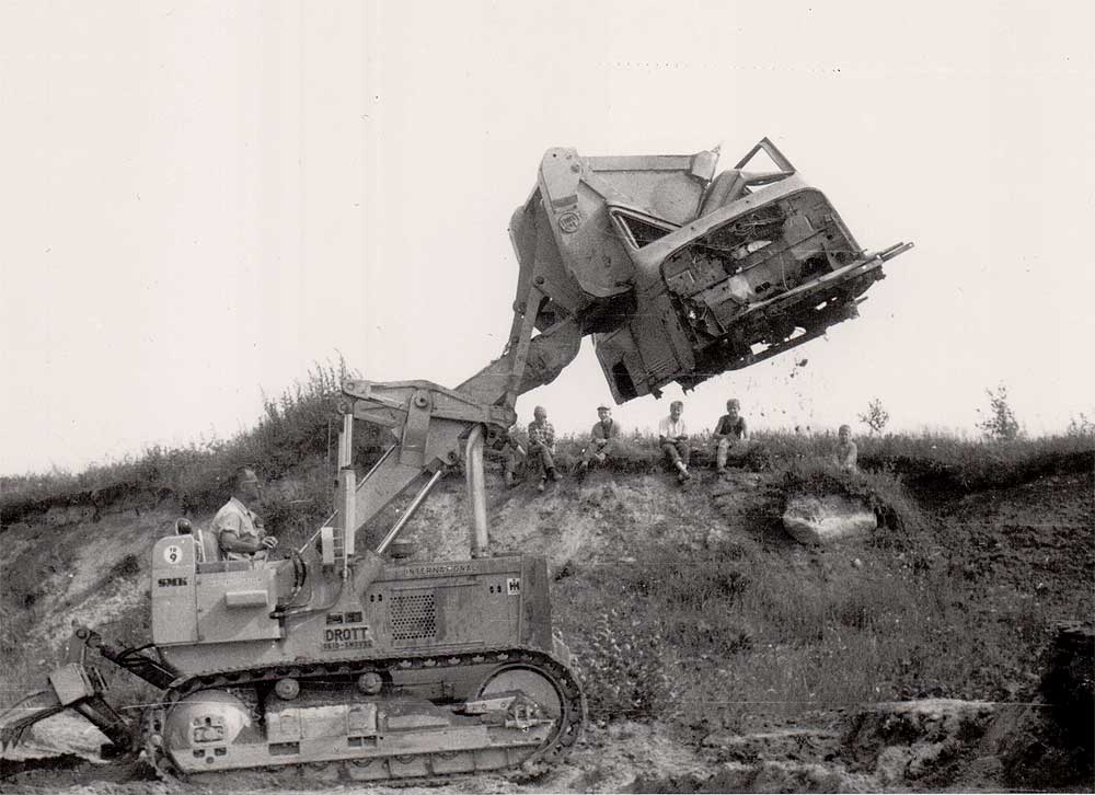 International TD9 telakuormaaja.