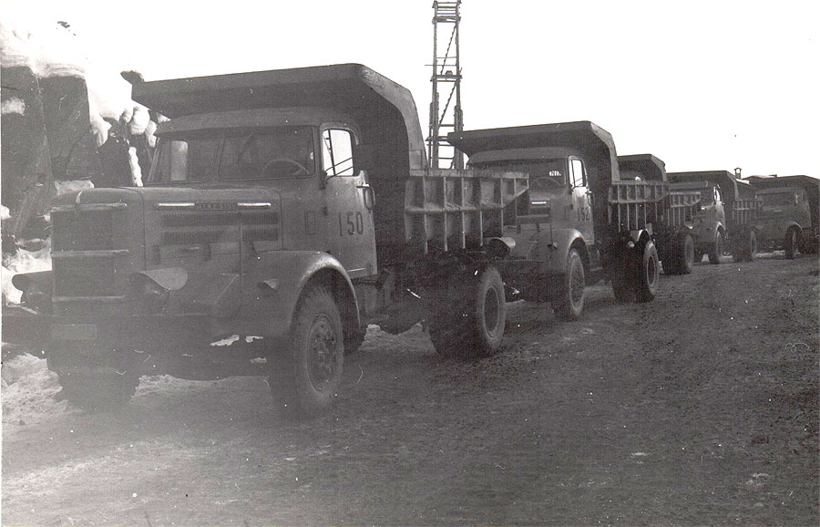 Vanhoja työmaakuvia, Sisuja.