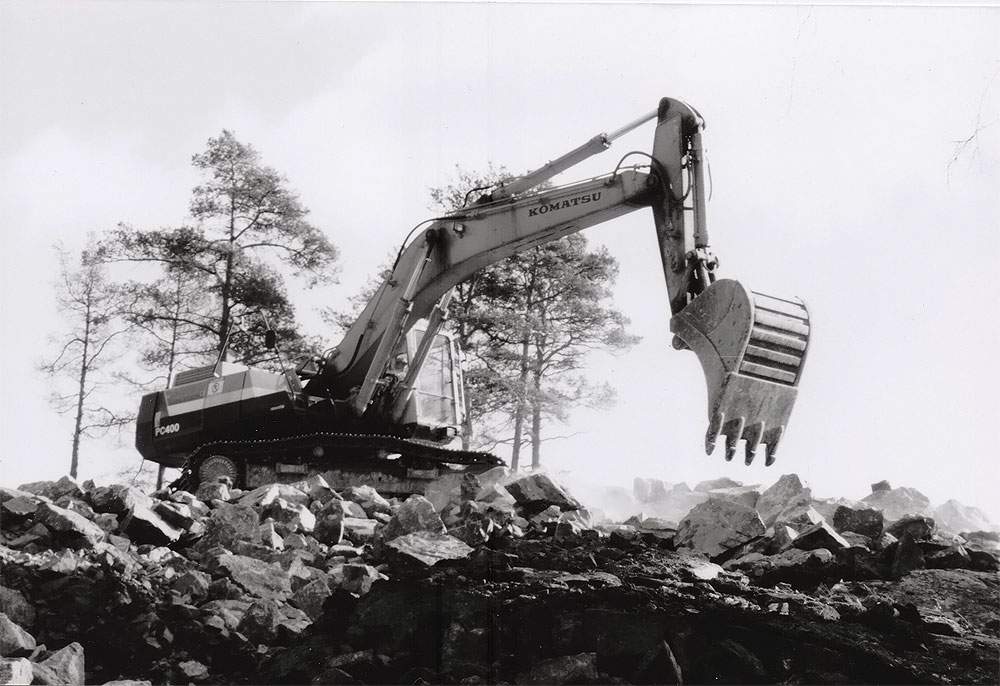 Vanhoja työmaakuvia, Lehtosen Komatsu PC400 Espoossa.