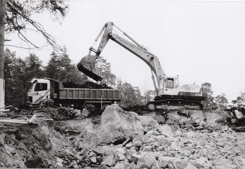 Vanhoja työmaakuvia, Lehtosen Komatsu PC400 Espoossa.