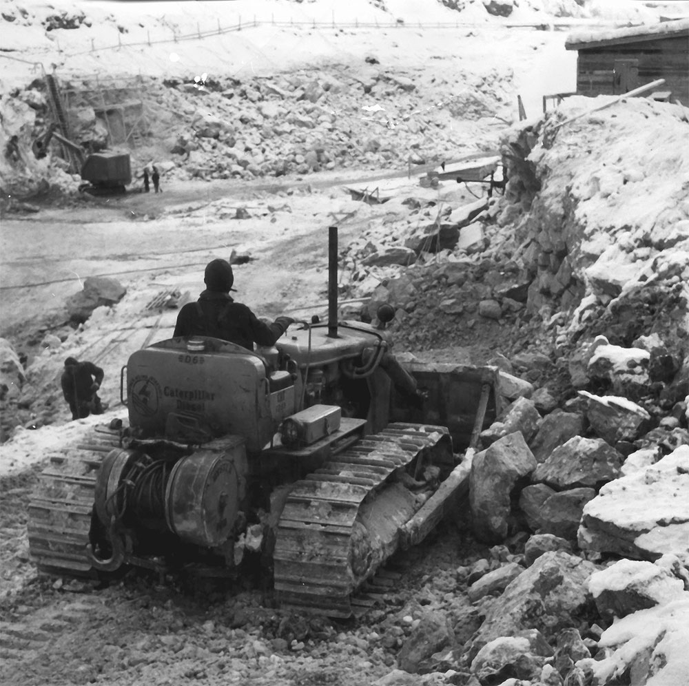 Vanhoja työmaakuvia, Petäiskosken voimalaitostyömaa 1957.