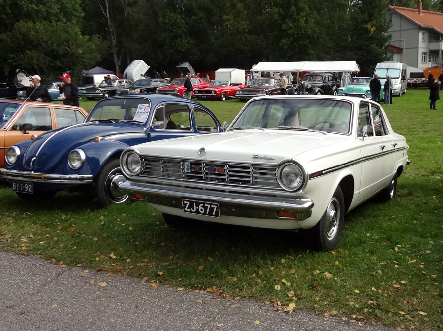 Harvoin nykypäivänä kaksi Dodge Dart 1965:ttä tulee samaan kuvaan.