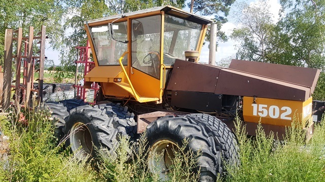 Valmet 1502 tulossa huutokauppaan Liedossa.