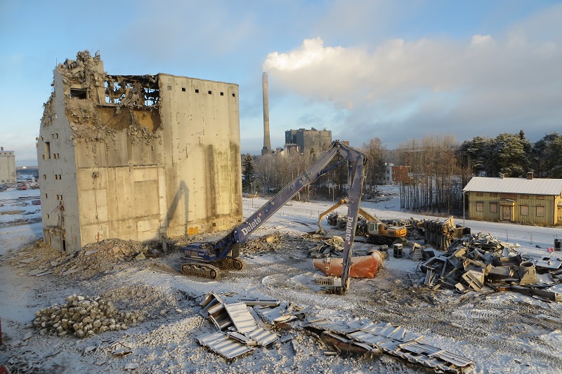Eipä ole enää kuin 1950-luvulla valmistuneet viljasiilot jäljellä.
