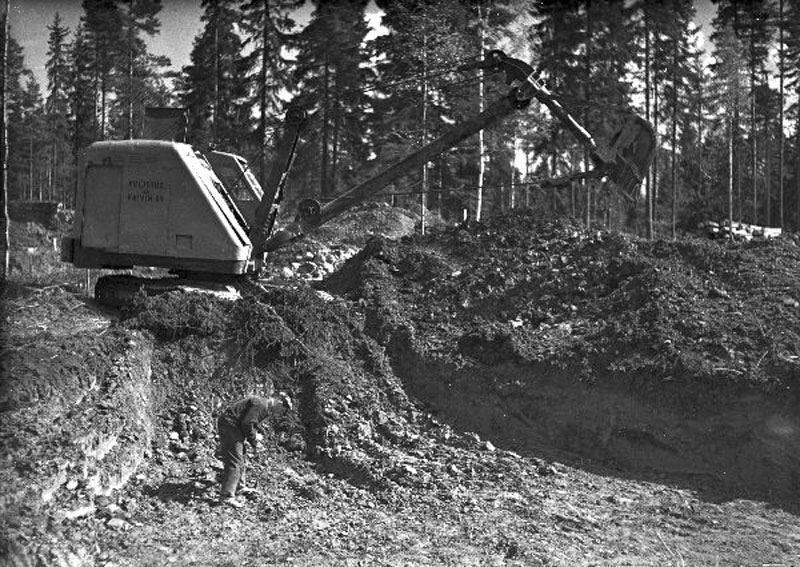 Omakotitalon perustusten kaivuu, Tampere 1952, kuvaaja Ensio Kauppila Aamulehti, Museokeskus Vapriikki.