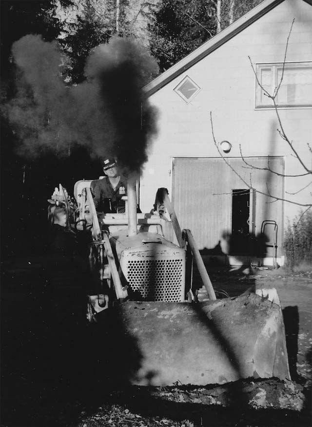 Cterpillar 933 käynnistyy.