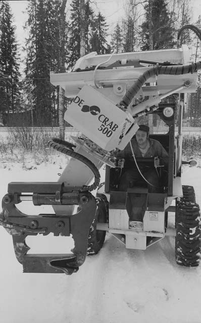 Tällä kaiketi voisi rutistella betonia ym. Mutta miksi se on toteutettu noin kovin mutkikkaasti ja hankalan oloisesti?