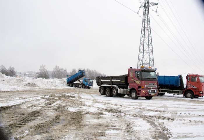 Hiljainen päivä oli tänään. Kerralla oli alta viisi autoa kipillä Tuomarinkylässä.