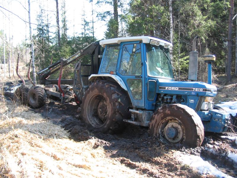 Metsäkone on metsäkone ja maataloustraktori on maataloustraktori.