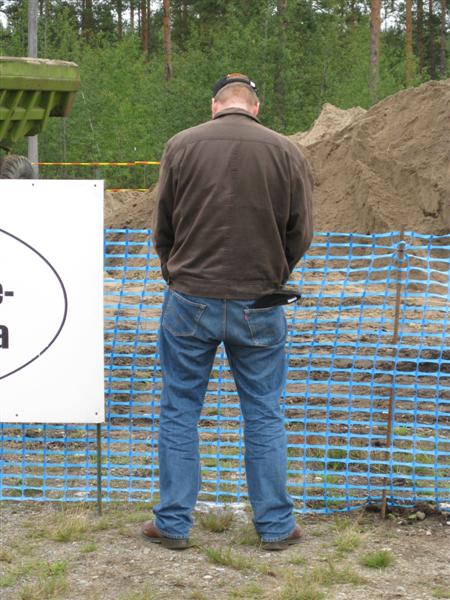 Tämä "herra" käväisi ilmaisemassa mielipiteensä seuran näytösalueesta...