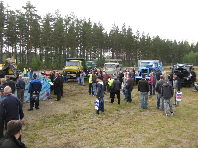 Vetkun kalusto näyttelyrivissä.