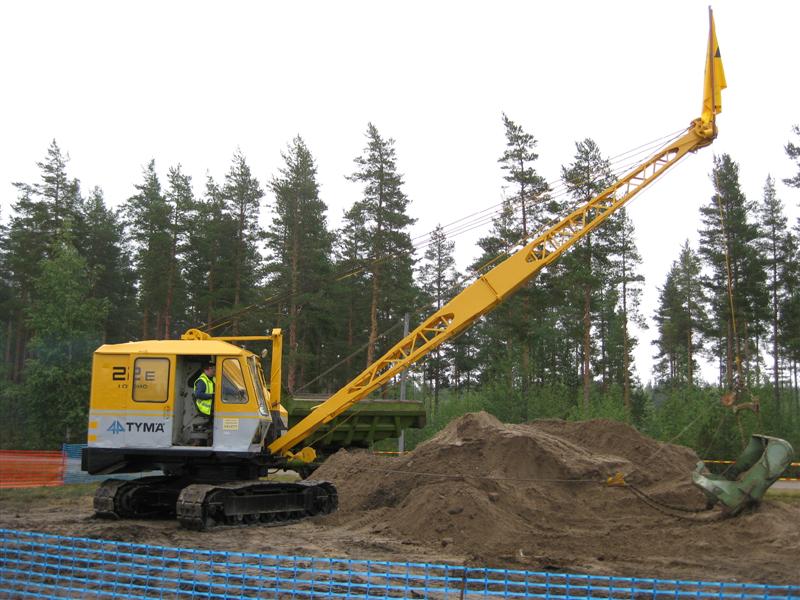 Erikoiskaivuu show LOKOMO 22e:llä täydessä käynnissä.