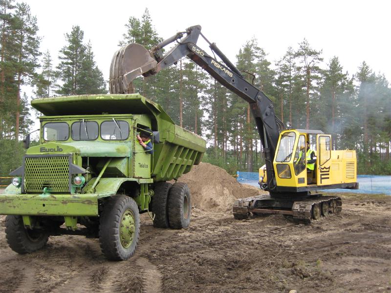 Fiskars 550 lastaa "Jullea".