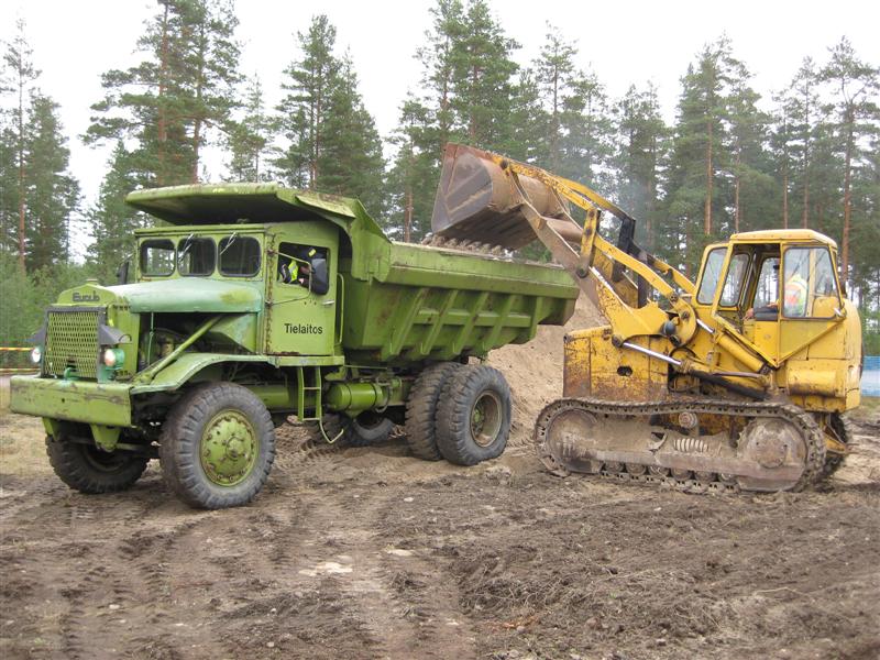 Euclid R-15 (Julle) ja Caterpillar 955H.
