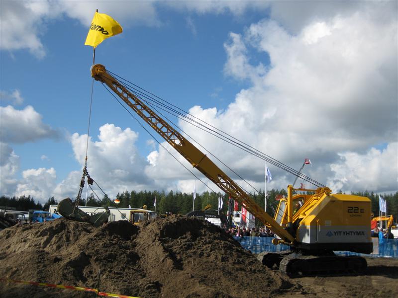 Aurinko paistaa ja sora liikkuu.