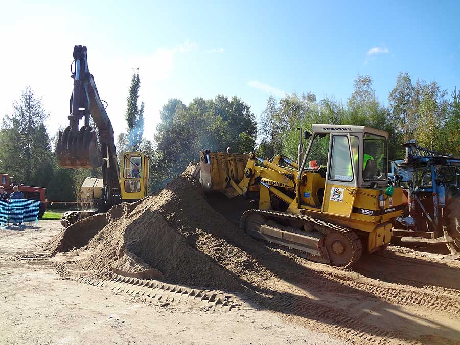 International 100B -telakuormaaja vuodelta 1975.