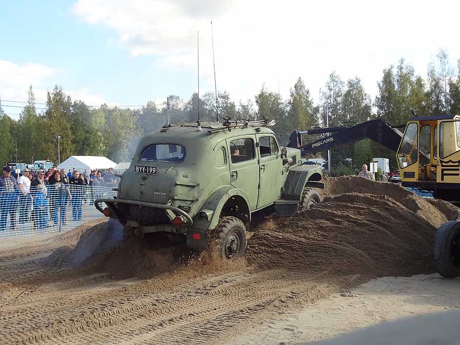 Volvo Sugga hiekkakasalla.