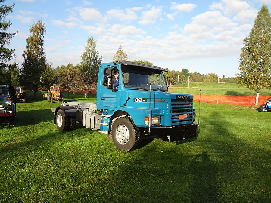 Tämä auto aiheutti nostalgisia fiiliksiä. Pari työvuotta tuli vietettyä tuon Scanian ratin takana vuosia sitten. Nykyisin uudella omistajalla ja vasta entisöitynä.