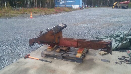 hiekkapuhallutukseen ja maalauksille menossa