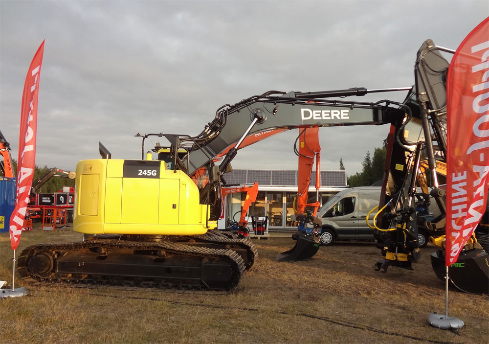 Yllättävää nähdä amerikan kone Suomessa ja vielä ihan ajamattomana. Rinta-Joupin osastolla.