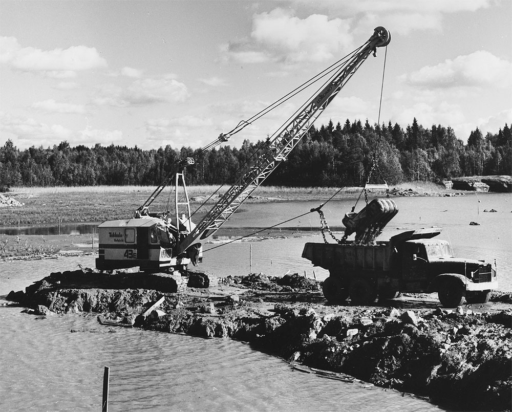 Lokomo 43E Takkula Oy, KrAZ 222, Taipaleen avokanava, Foto-Roos; Roos, Karl-Gustav (Liikennevirasto, 1966-09-14)