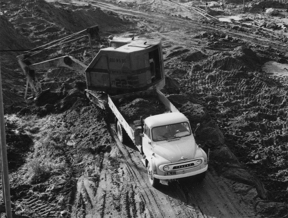 Lokomo Teräsmies JT22, Ford Trader 70, osasuurennos edellisestä.