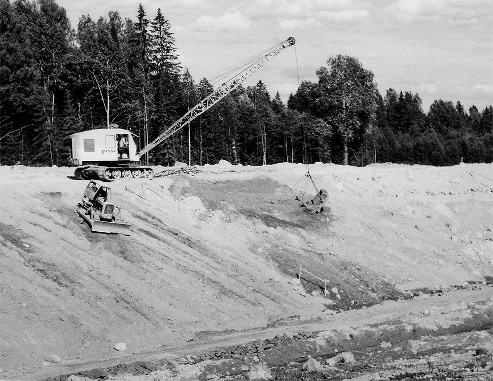 Jussi 610, John Deere 1010, Pällin yläpuolen rakentaminen, Foto-Roos; Roos, Karl-Gustav (Liikennevirasto, 1967-07-05).