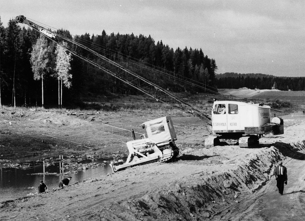 Kanavan kaivuu Suikin lammen kohdalla, Foto-Roos; Roos, Karl-Gustav (Liikennevirasto, 1965-09-17).