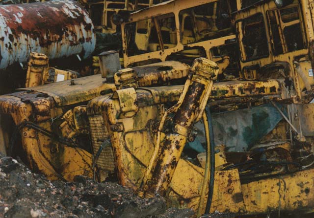 Mäntylän varikon hylkyrivistöä Tattarisuolla -95.