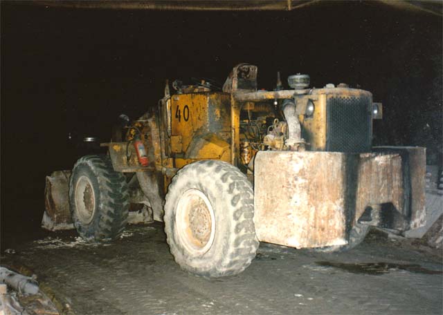 Tämä Pillari on aika monta metriä merenpinnan alapuolella Sipoon kalkkikaivoksella vuonna -94.