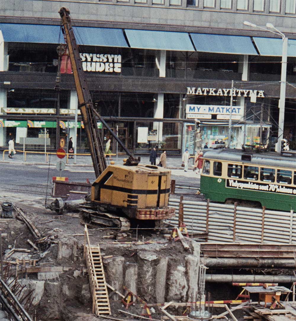 Helsingin kaupunginmuseo, Rautatientorin metroaseman rakennustyömaa, kuva Osmo Aittapelto 1978, osasuurennos.