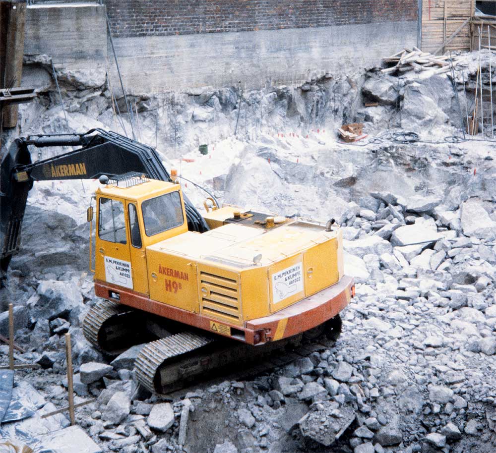Helsingin kaupunginmuseo, Vilhovuorenkatu 4 rakentaminen, kuvaaja tuntematon 1980-83.